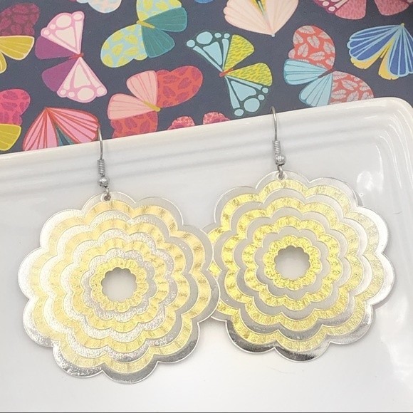 🍀 2-Tone Laser Etched Earrings - Picture 1 of 2